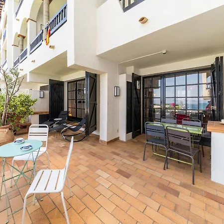 In L Escala With Sea Views & Pool